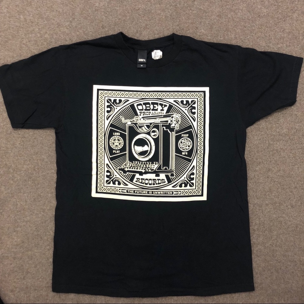 Medium black obey shirt